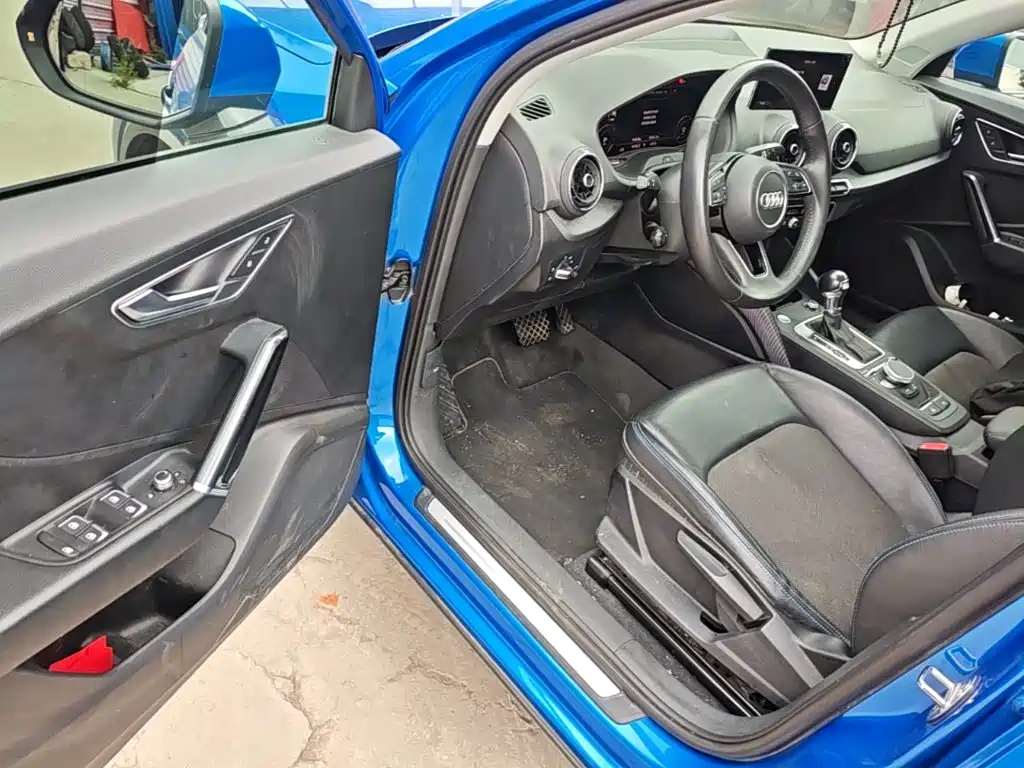 Audi Q2L e-tron — миниатюра 12