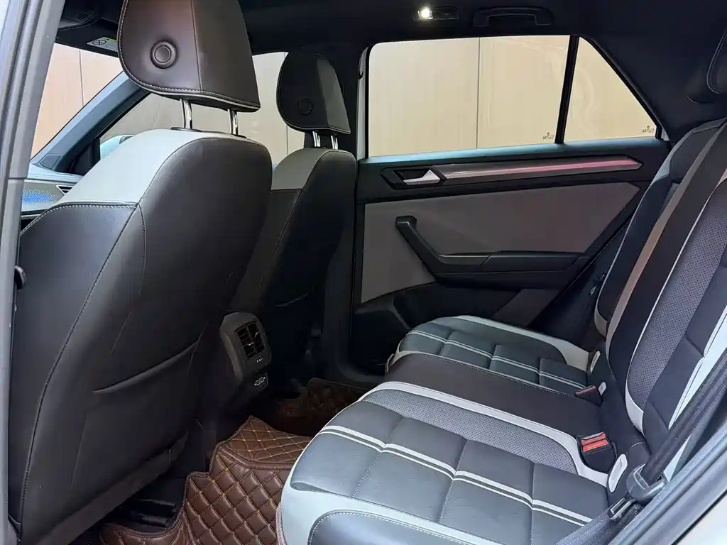 Volkswagen T-Roc — миниатюра 9