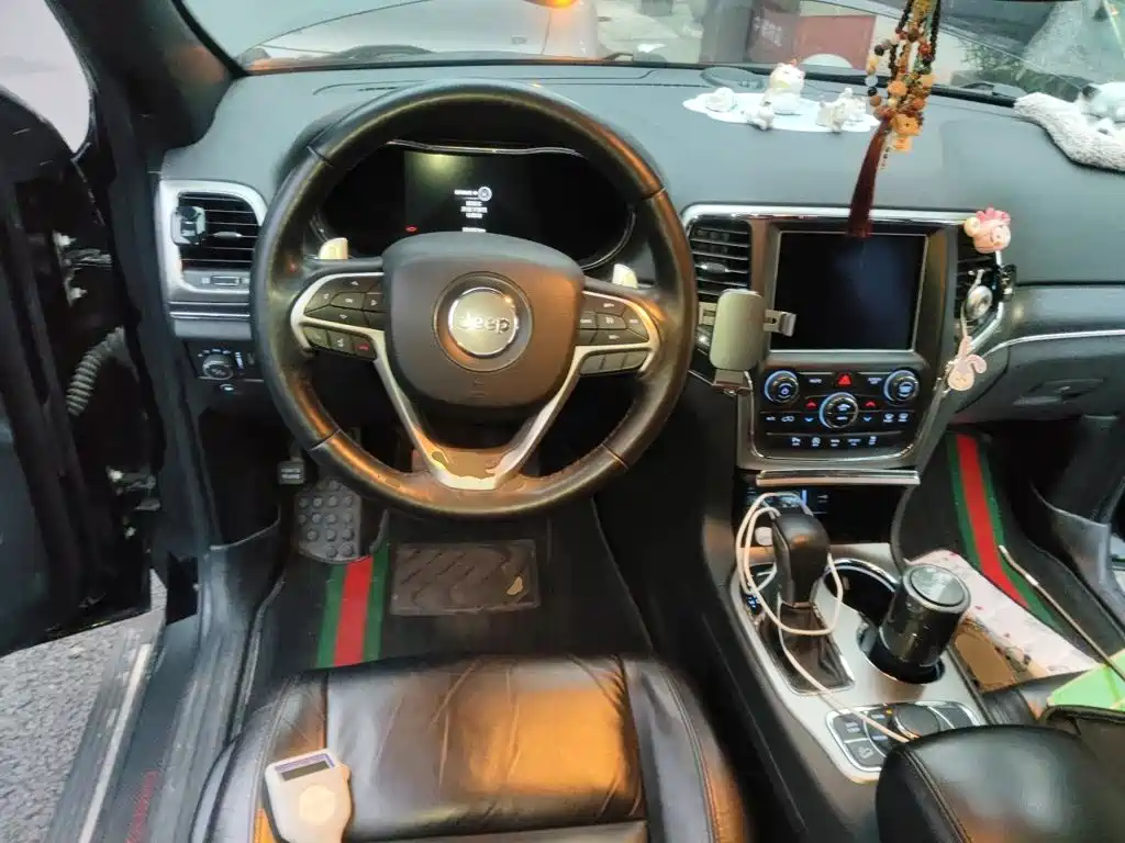 Jeep Grand Cherokee (Import) — миниатюра 12