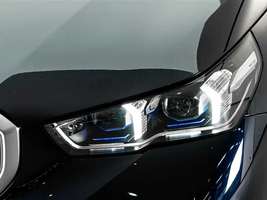 BMW 5 Series — миниатюра 4