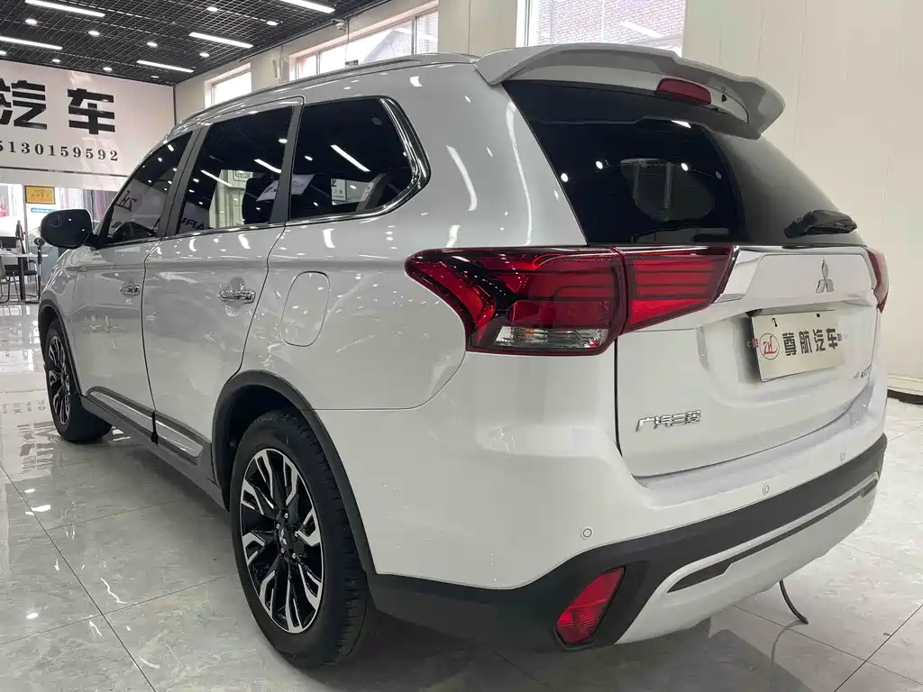 MITSUBISHI OUTLANDER
