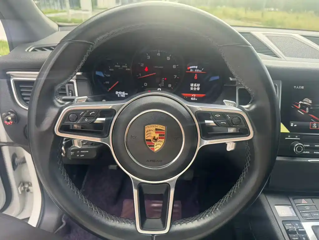Porsche Macan — миниатюра 6