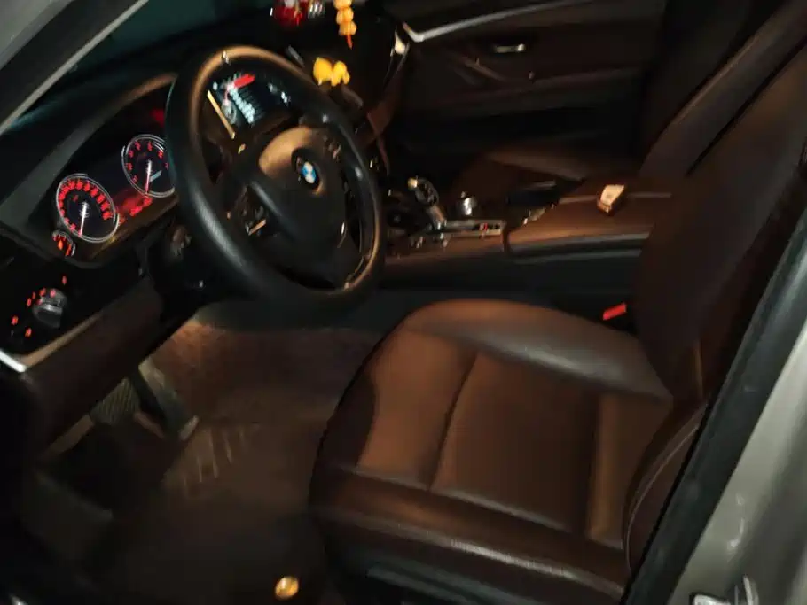 BMW 5 Series — миниатюра 9