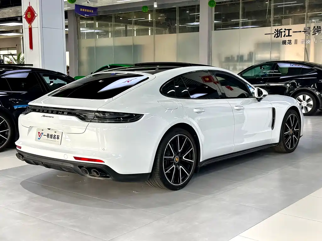 PORSCHE PANAMERA