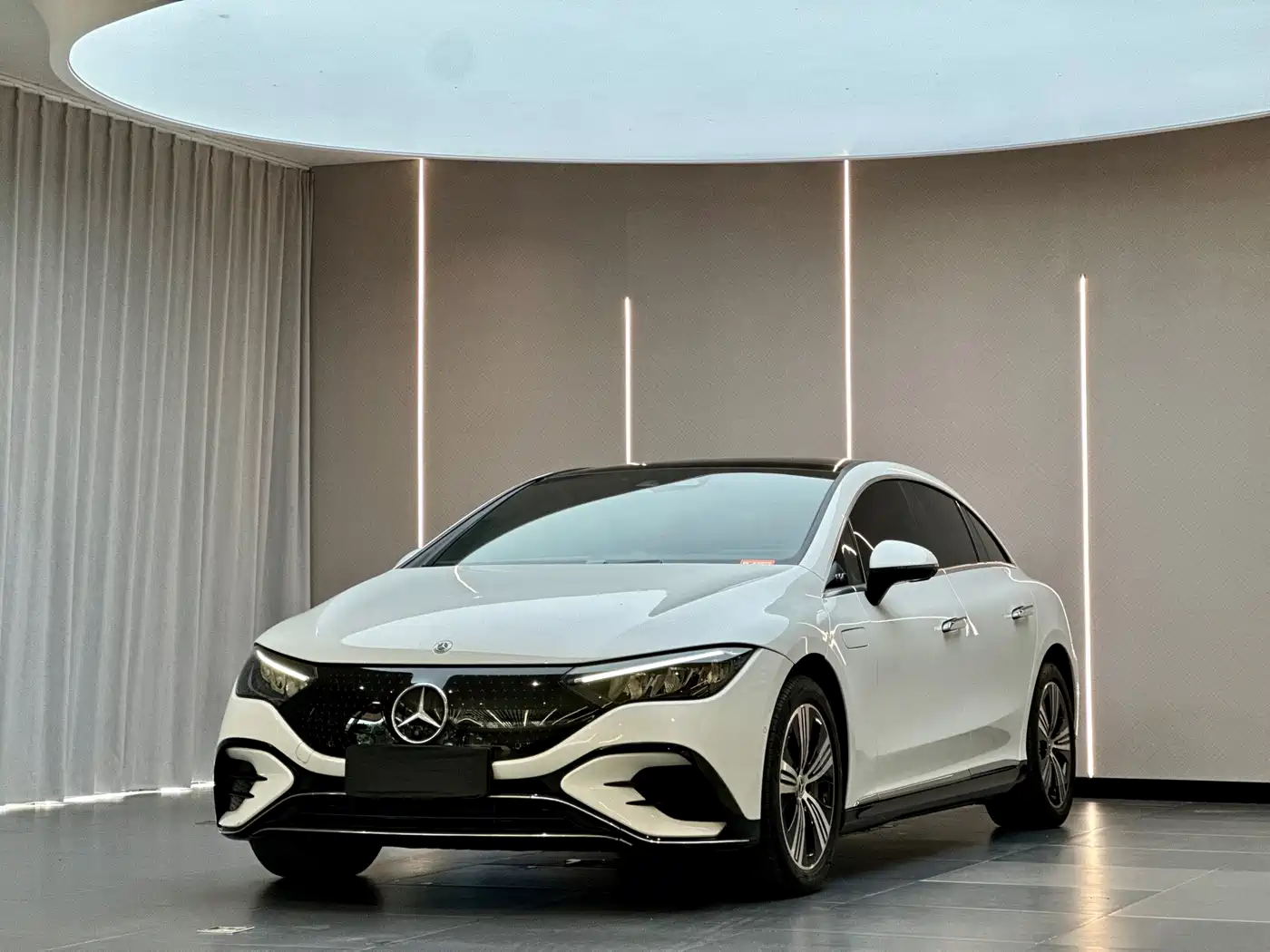 奔驰EQE 2022款 350 先锋版 2024
