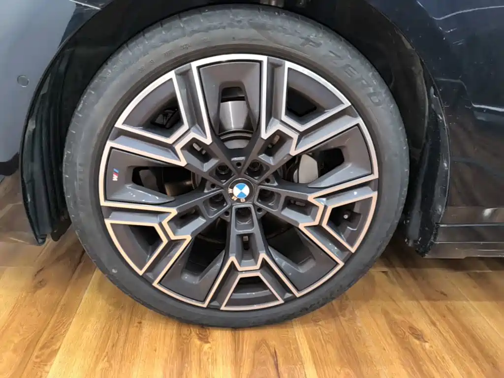 BMW 5 Series — миниатюра 23