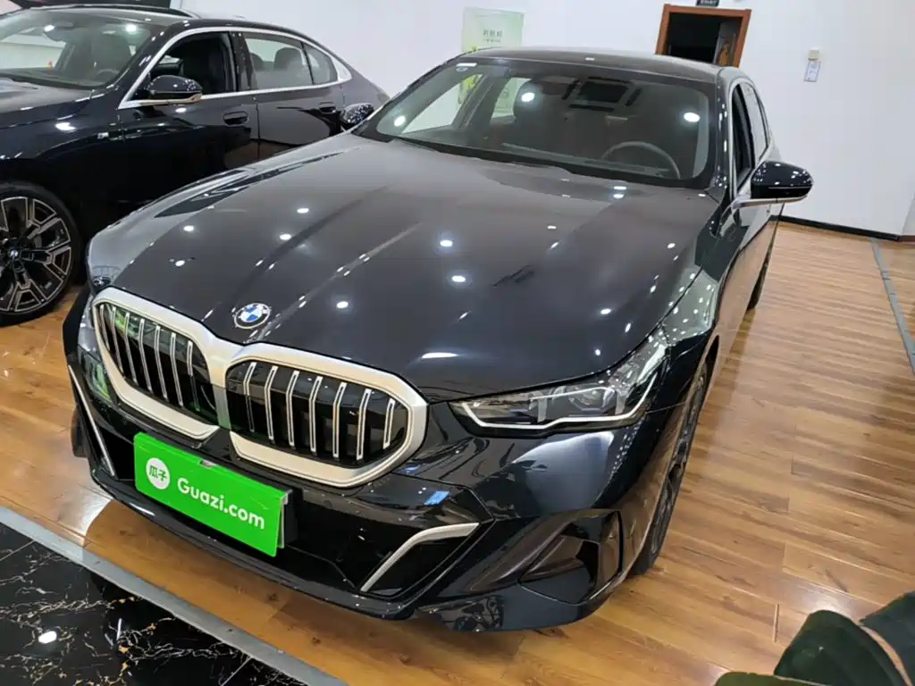 BMW 5 Series — миниатюра 2