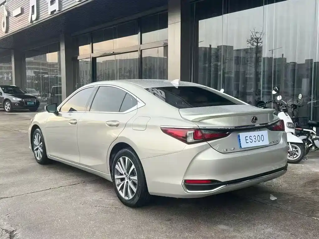 Lexus ES — миниатюра 7