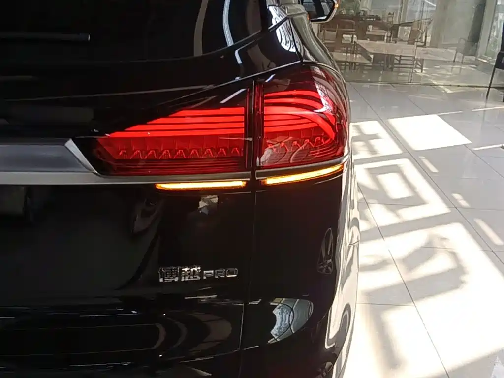 Geely Boyue — миниатюра 8