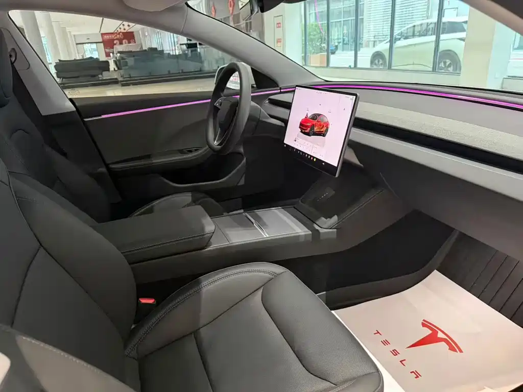 Tesla Model 3 — миниатюра 5