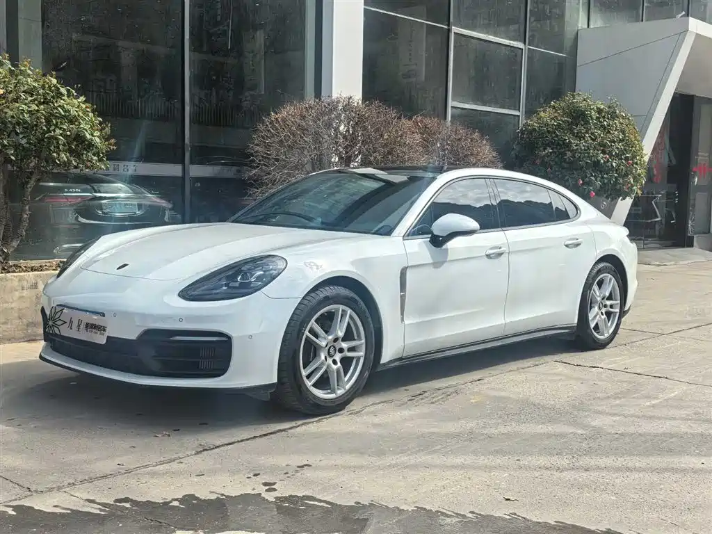 Porsche Panamera 2023