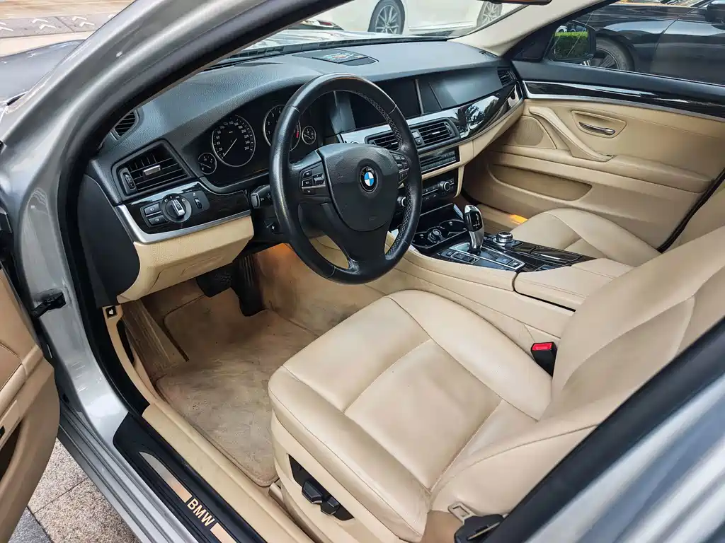 BMW 5 Series — миниатюра 6