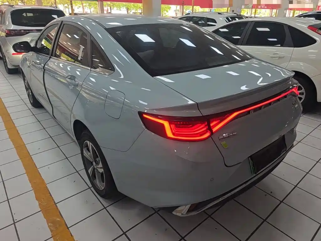 Geely L HiP — миниатюра 5