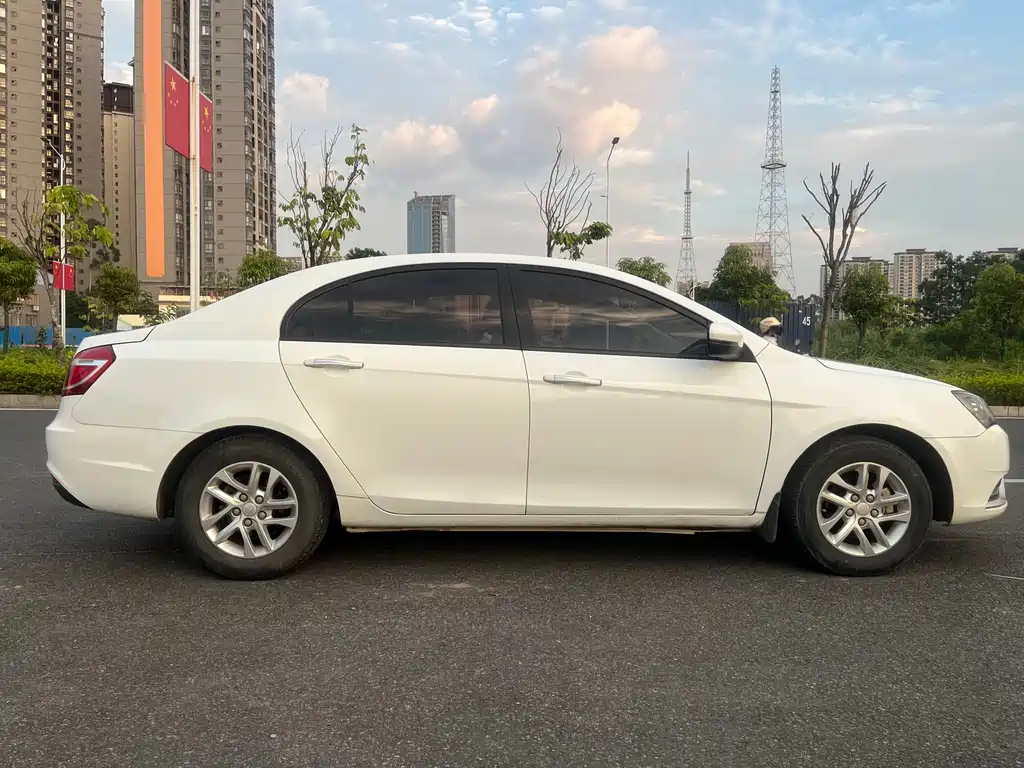 Geely Emgrand — миниатюра 6