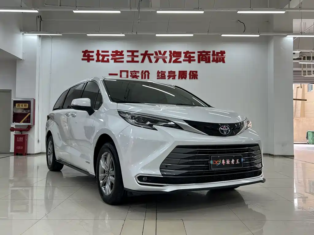 Toyota Sienna 2023 2.5L Luxury