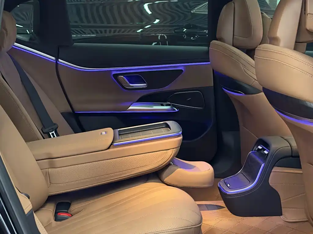 Mercedes-Benz E-Class — миниатюра 11