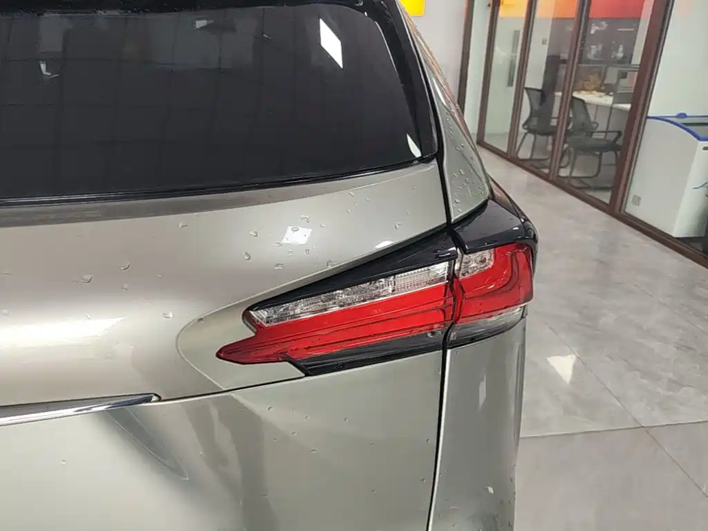 Lexus NX — миниатюра 8