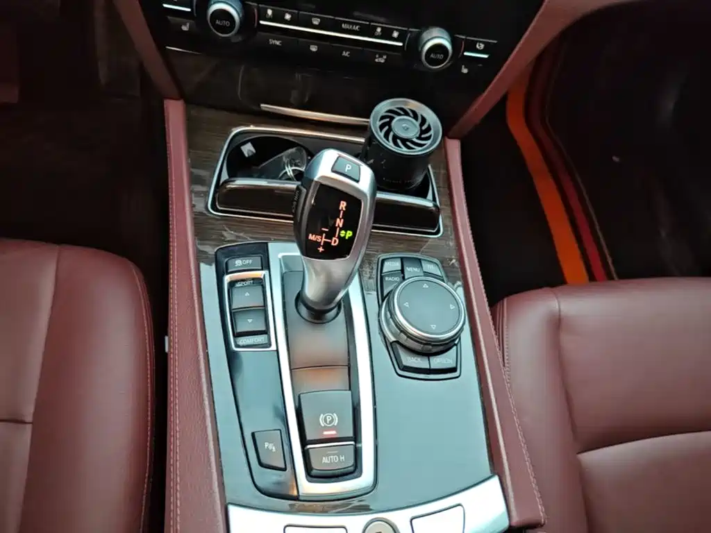 BMW 7 Series — миниатюра 14