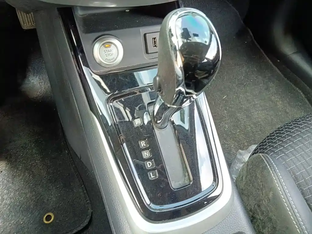 Nissan Tiida — миниатюра 10