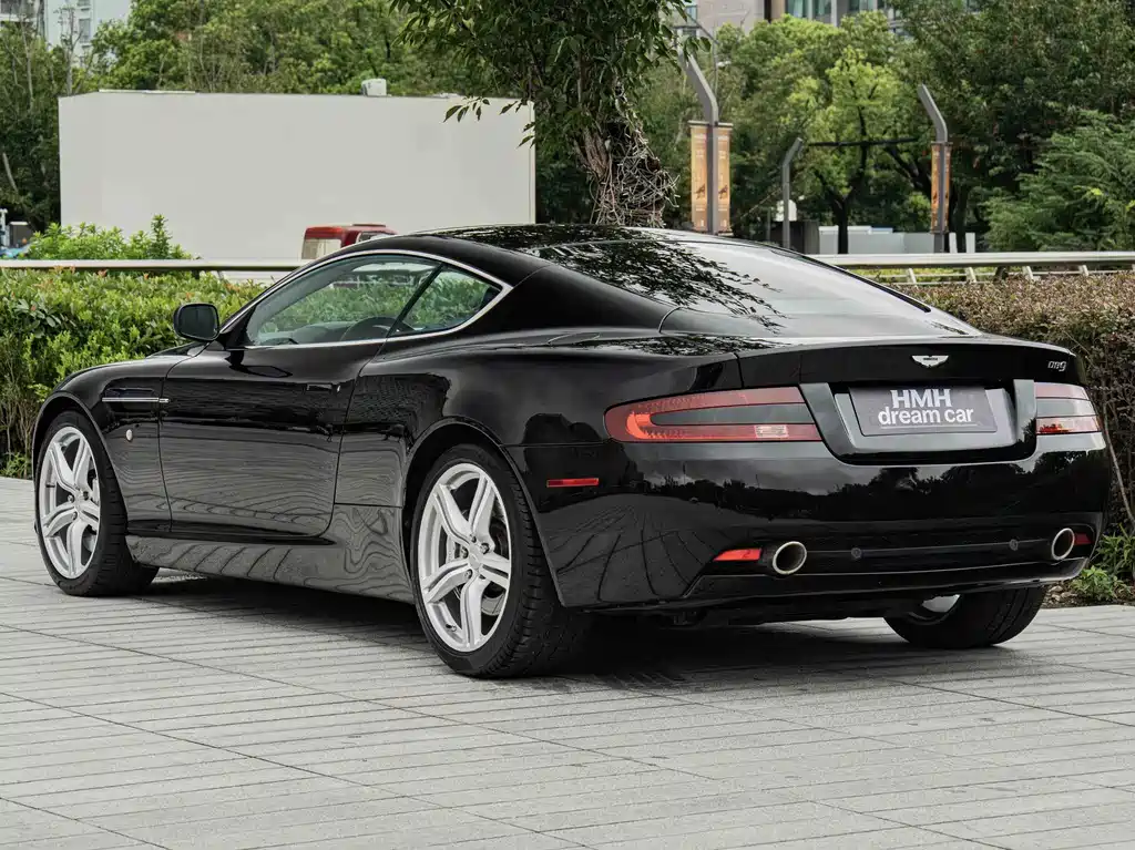 Aston Martin DB9 — миниатюра 10