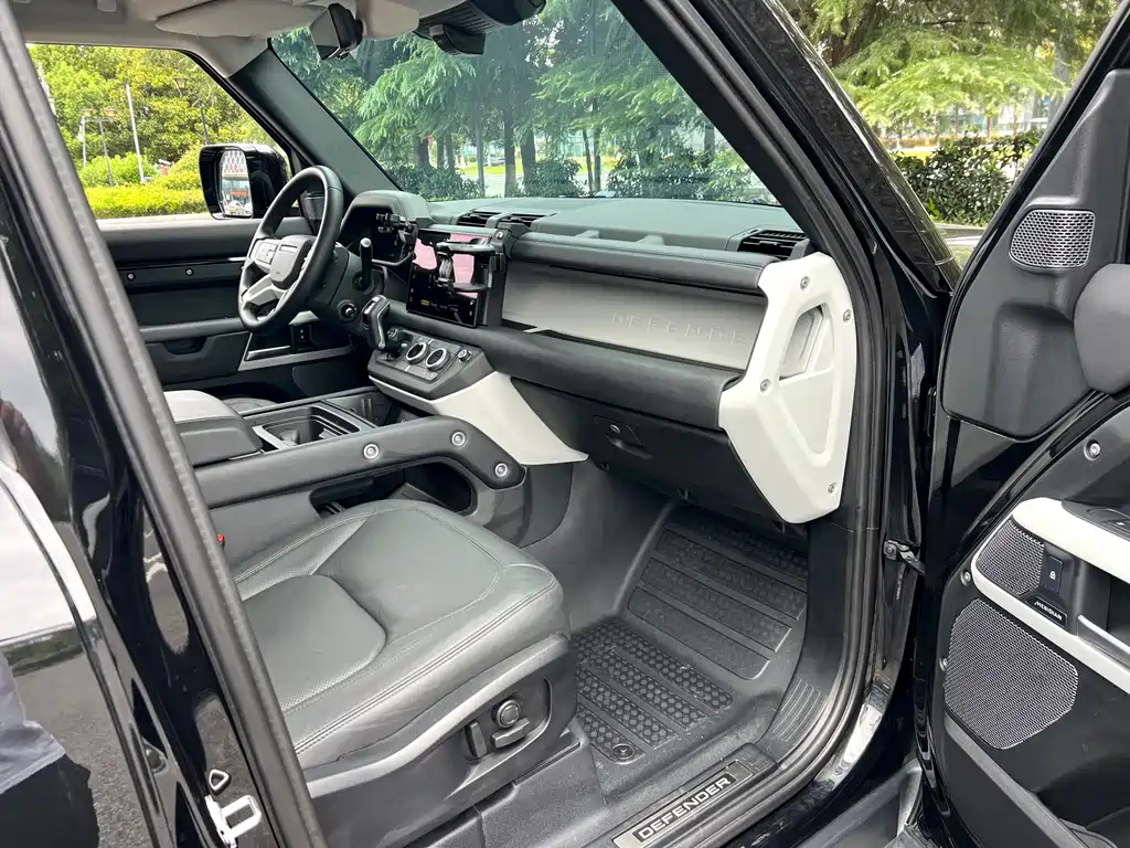 Land Rover Defender — миниатюра 9