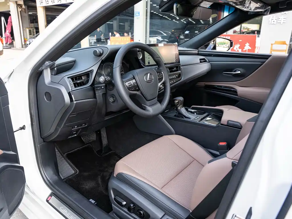 Lexus ES — миниатюра 9