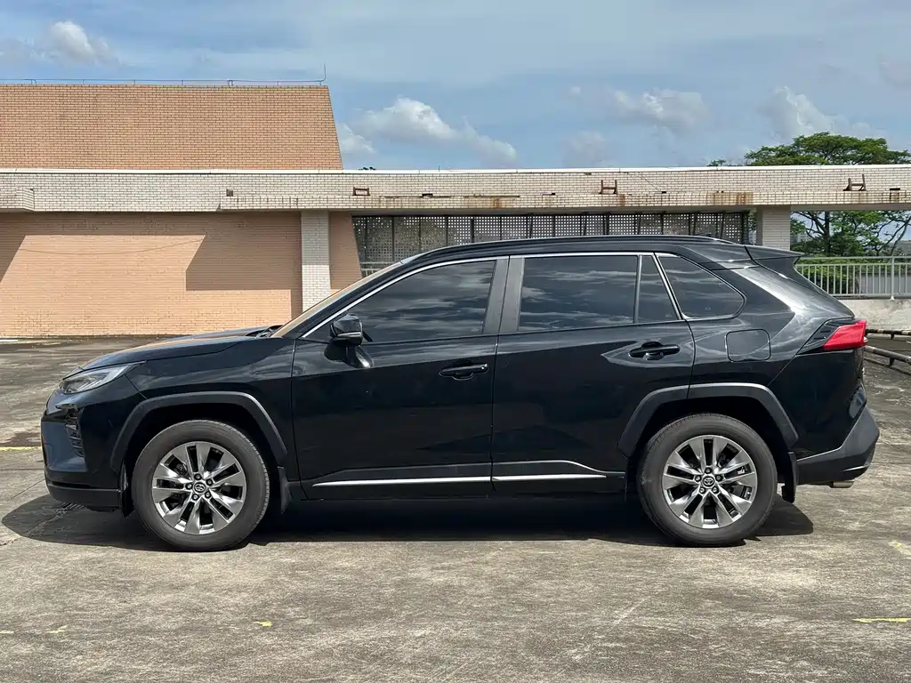 Toyota Wildlander 2023 2.0L CVT Luxury PLUS