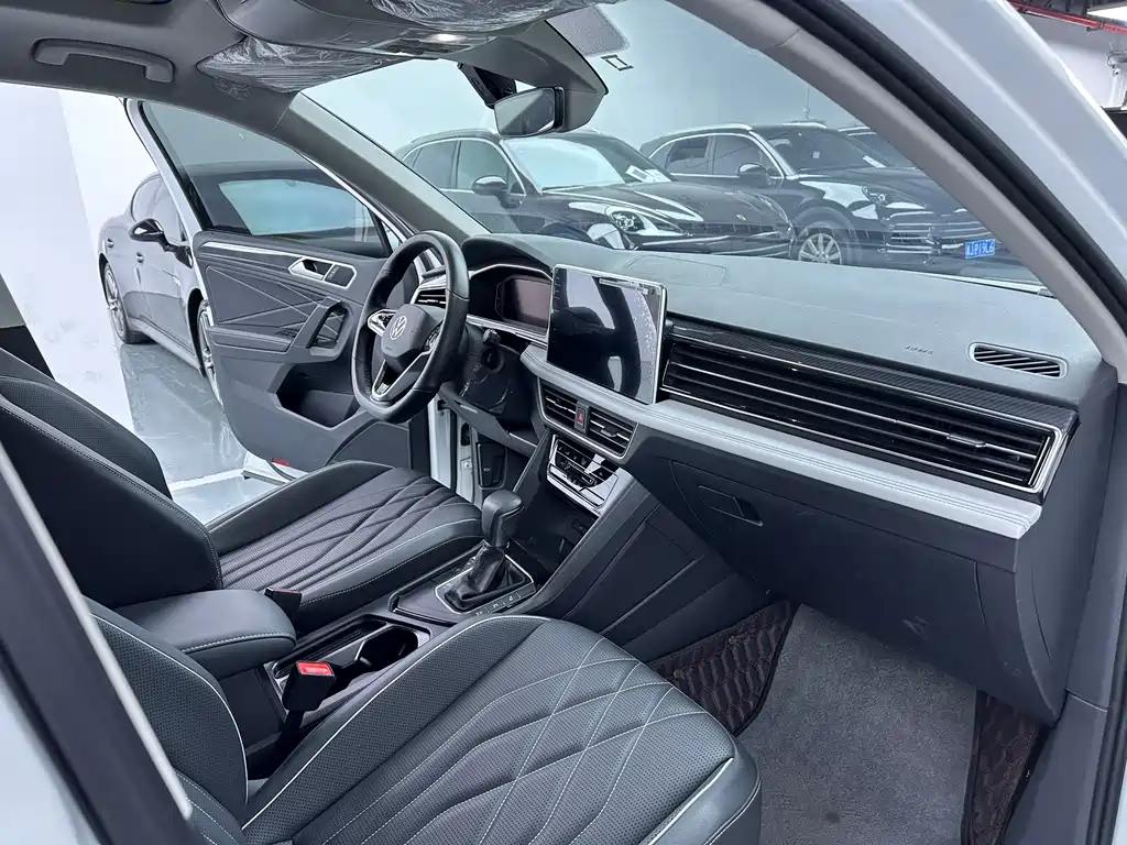 Volkswagen Tiguan L — миниатюра 16