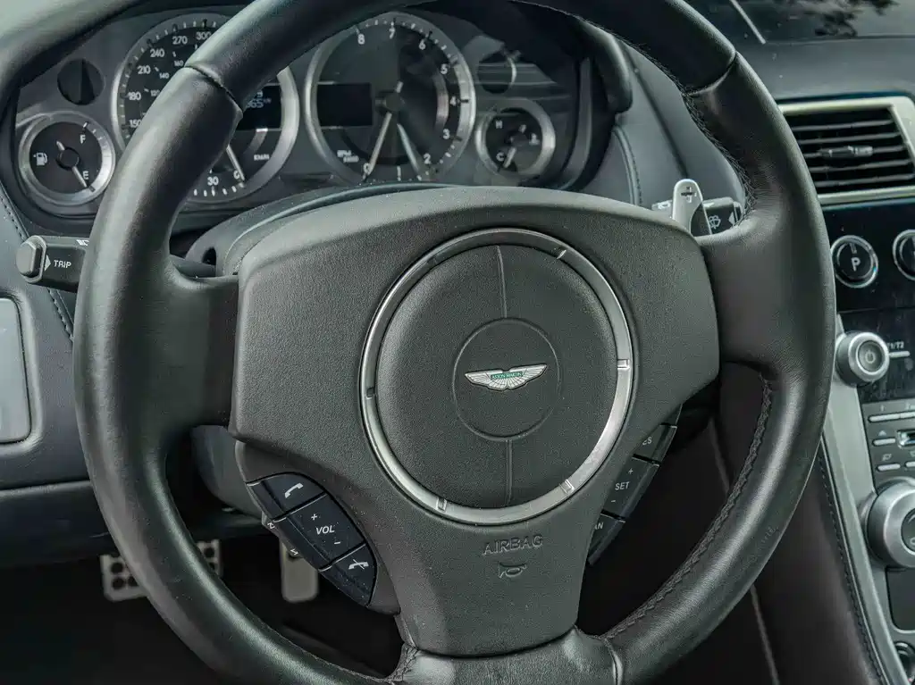 Aston Martin DB9 — миниатюра 13