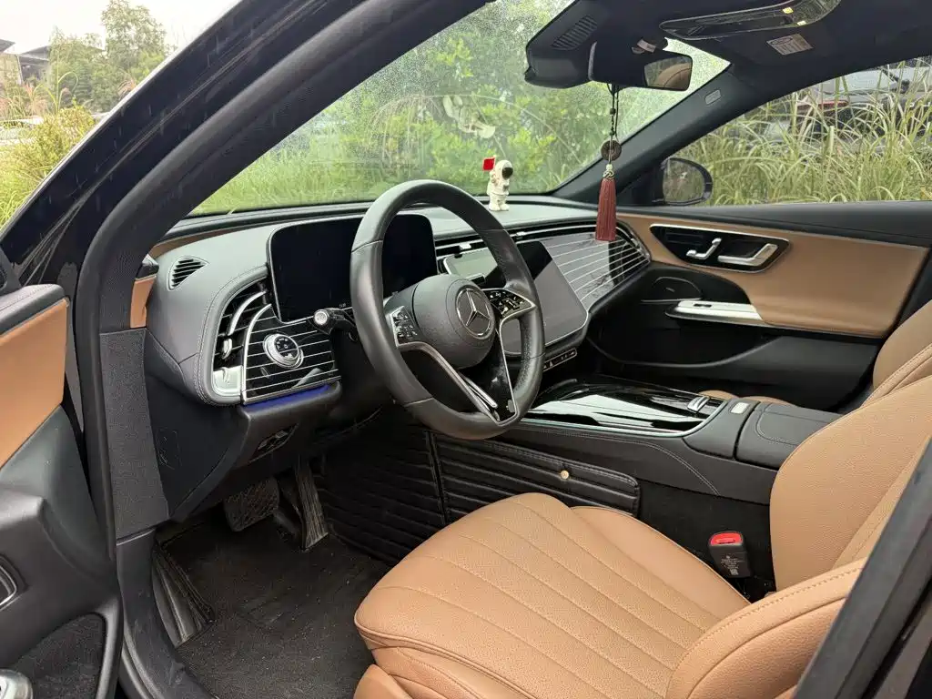 Mercedes-Benz E-Class — миниатюра 3