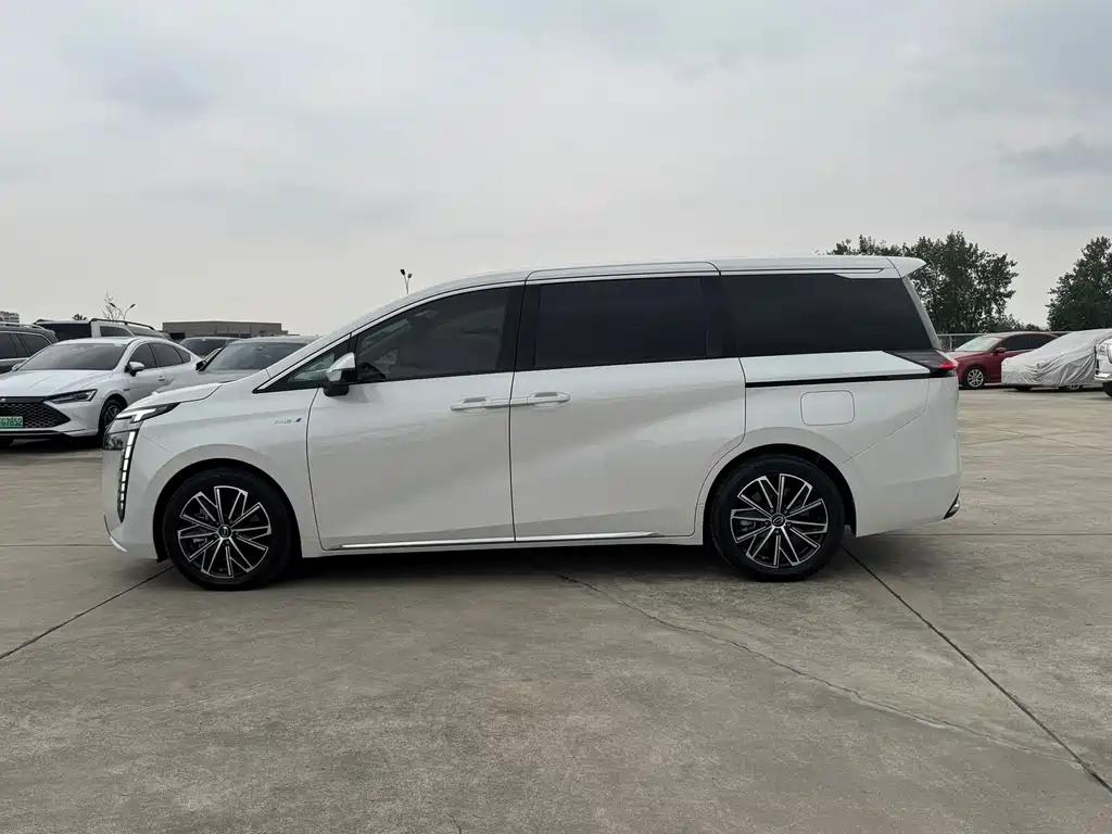GAC Motor Trumpchi E8 PHEV — миниатюра 8