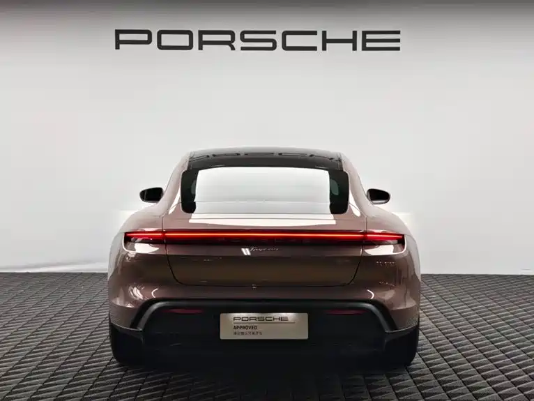 Porsche Taycan — миниатюра 5