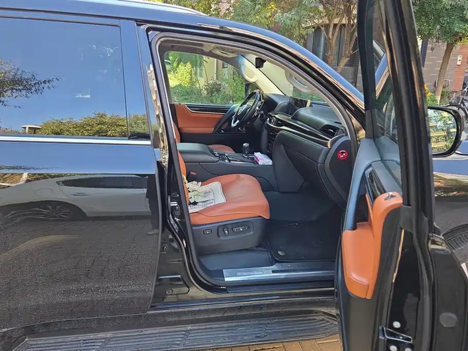 Lexus LX — миниатюра 8