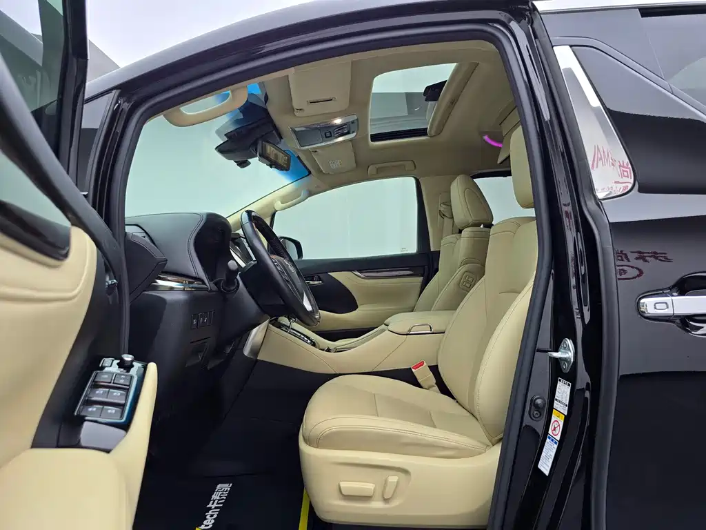 Toyota Alphard — миниатюра 13