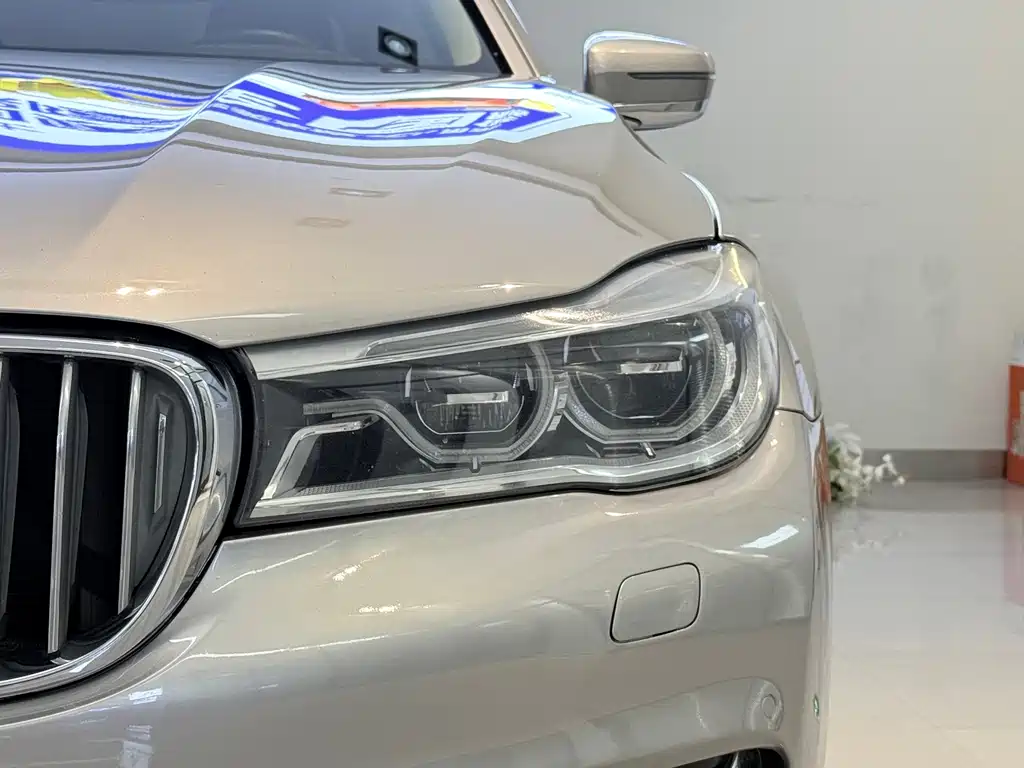 BMW 7 Series — миниатюра 4