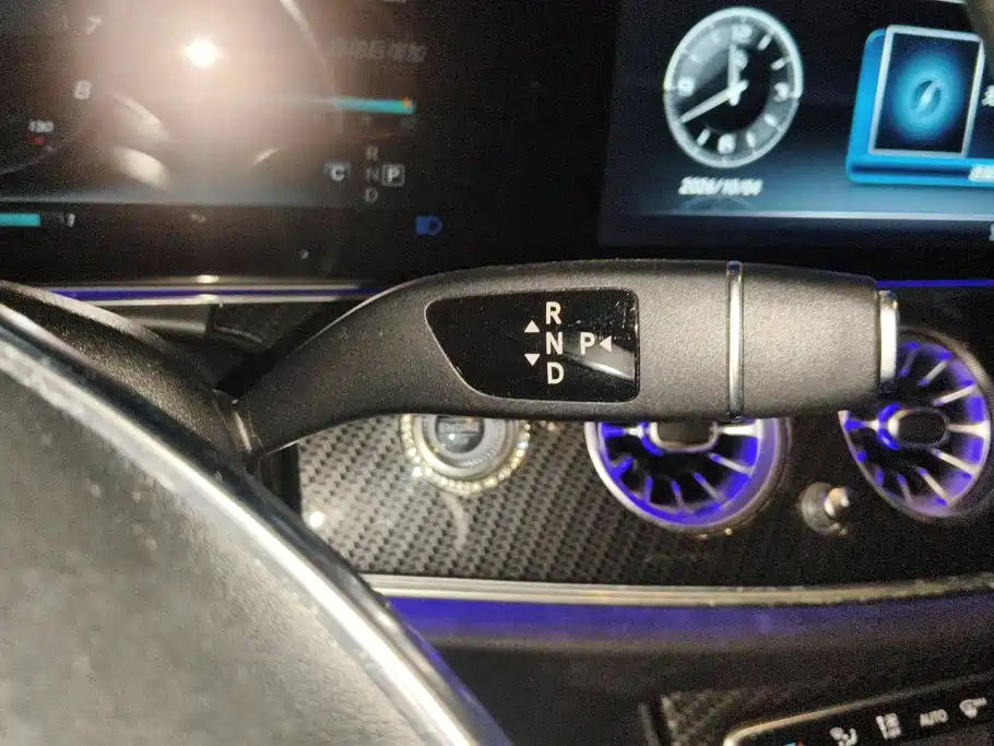 Mercedes-Benz E-Class — миниатюра 16