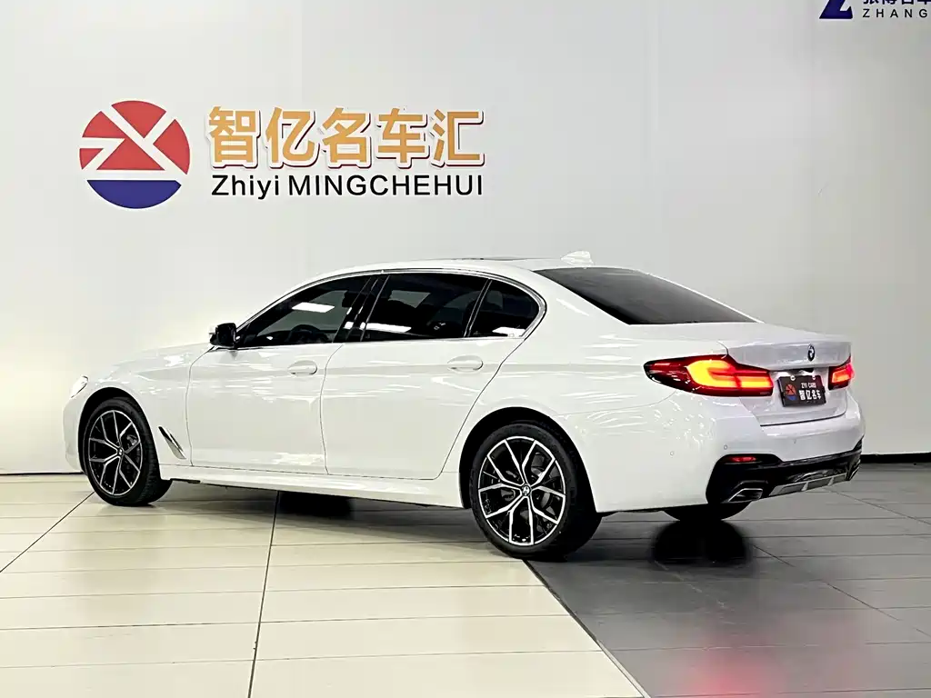 BMW 5 Series — миниатюра 14