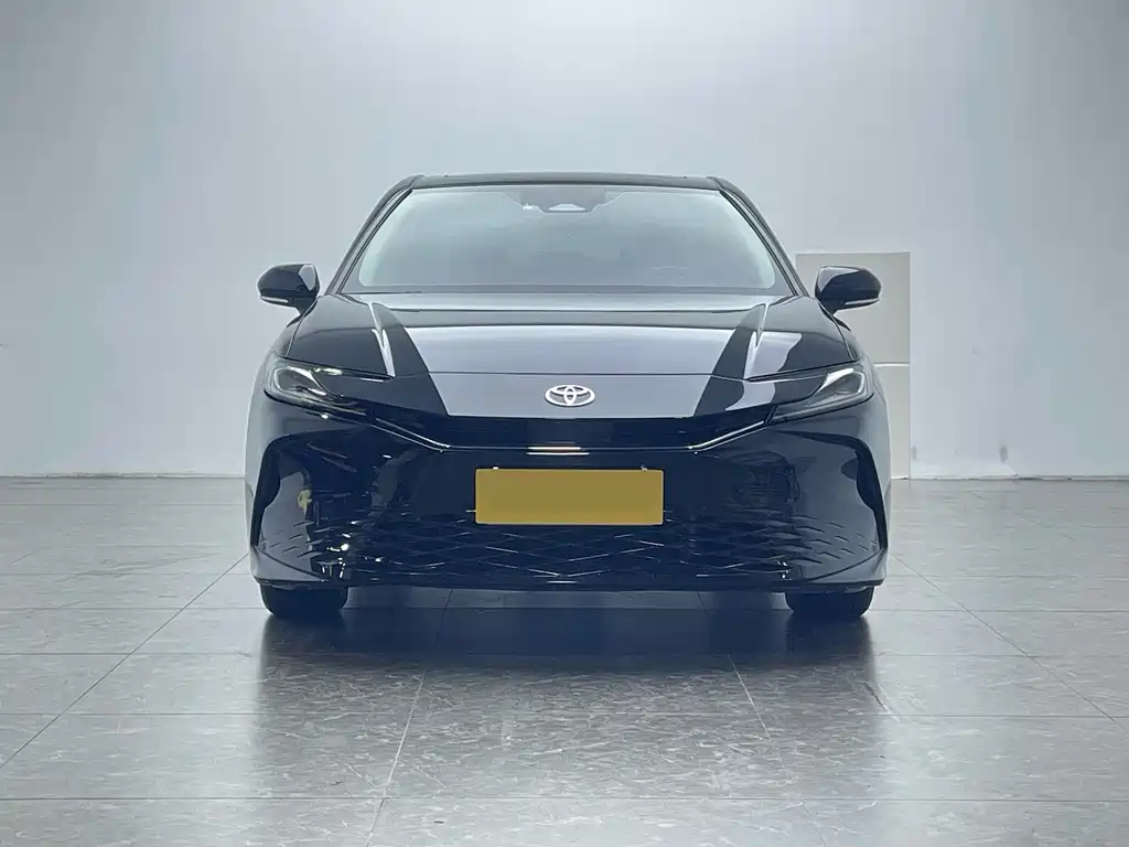 Toyota Camry — миниатюра 2