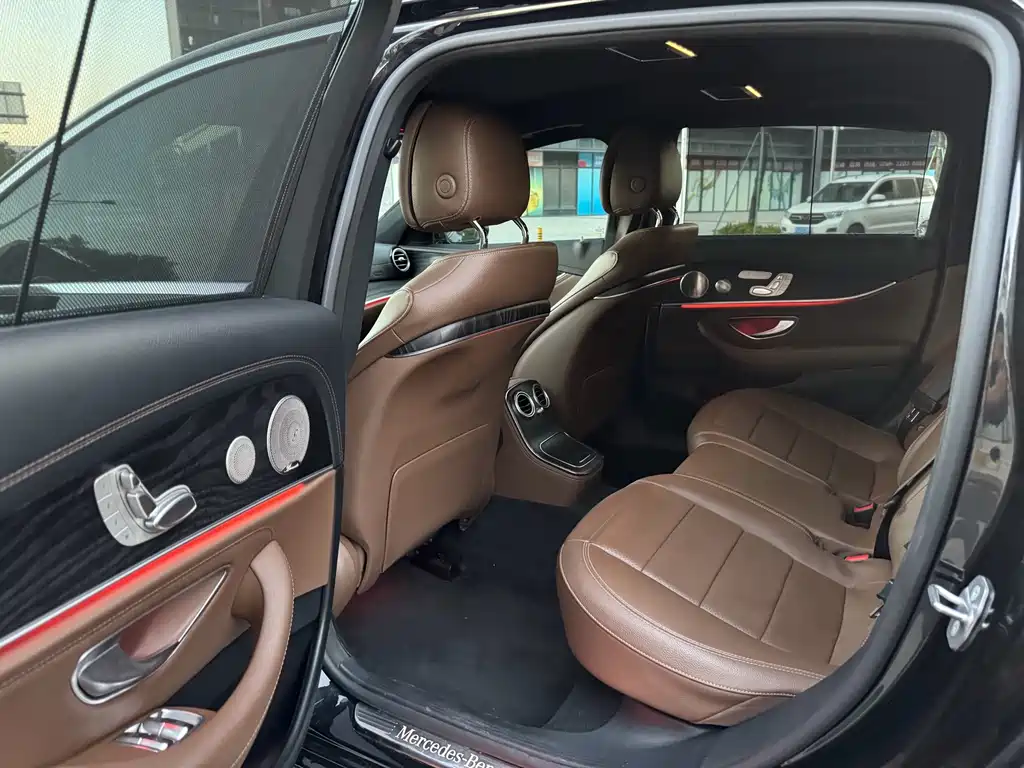 Mercedes-Benz E-Class — миниатюра 6