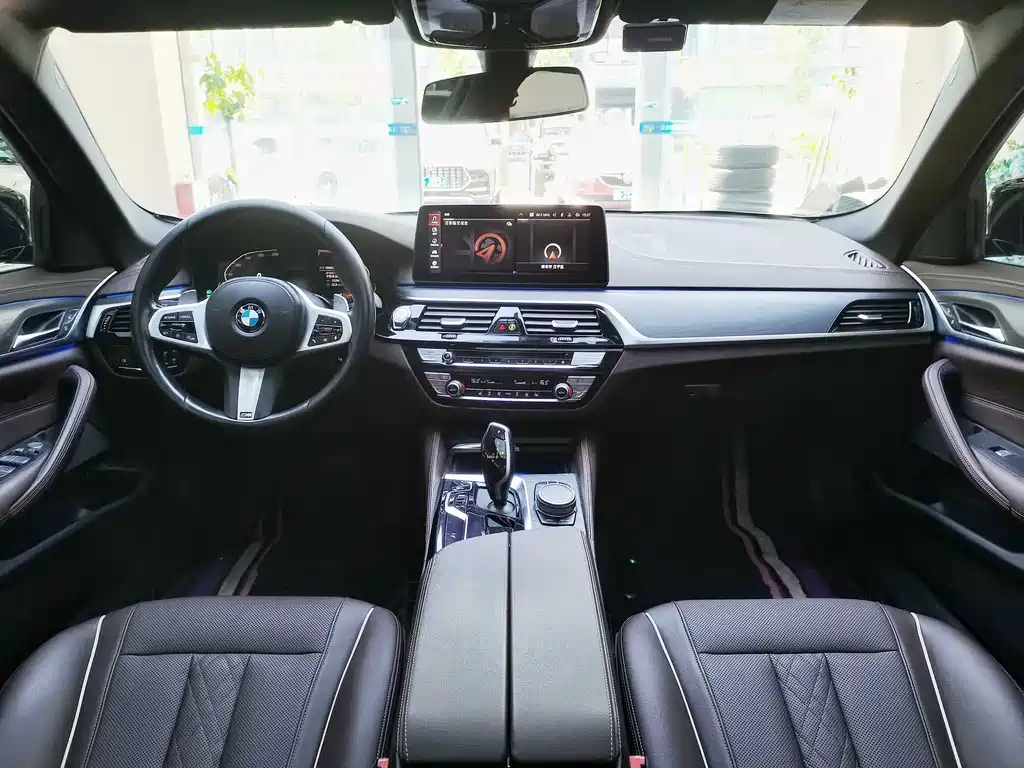 BMW 5 Series — миниатюра 13