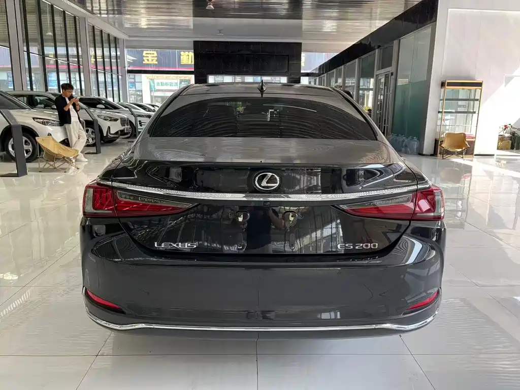 Lexus ES — миниатюра 5