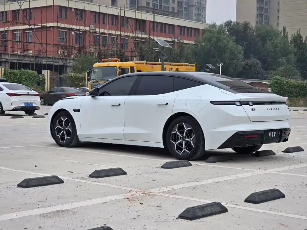 Lynk & Co 10 — миниатюра 9