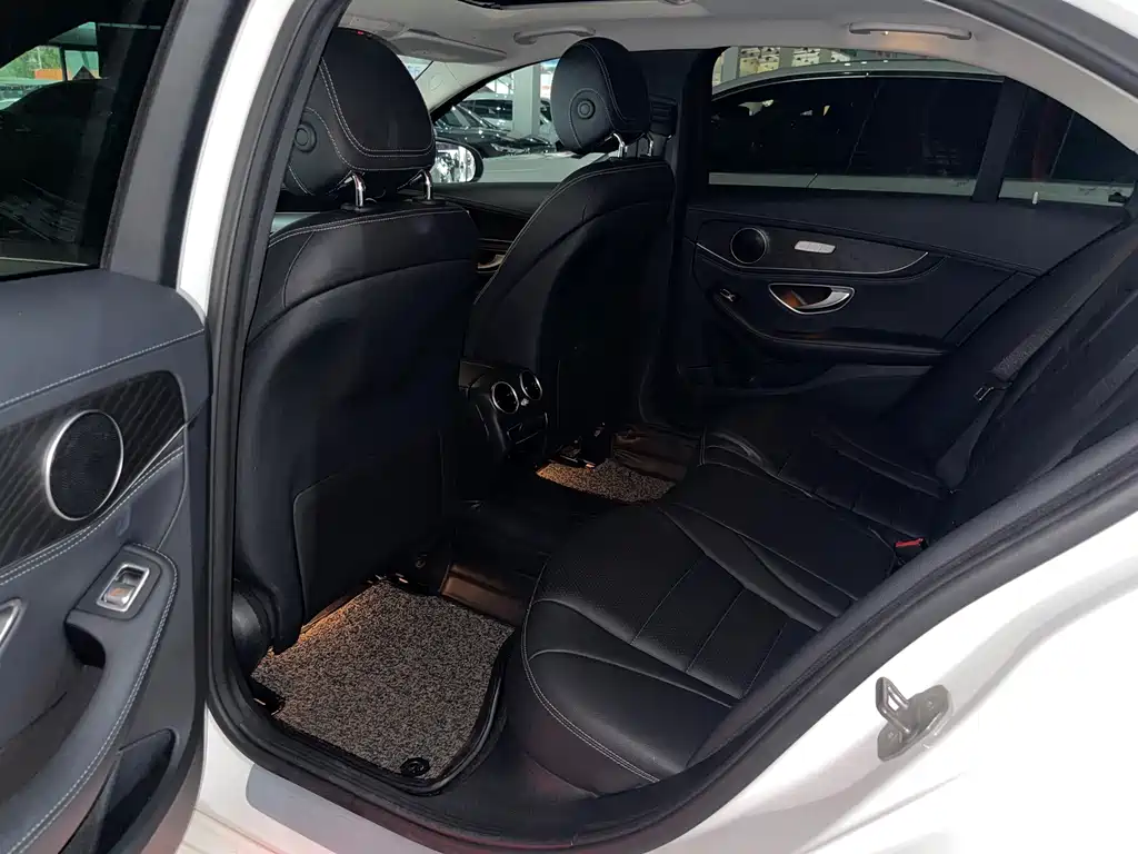 Mercedes-Benz C-Class — миниатюра 7