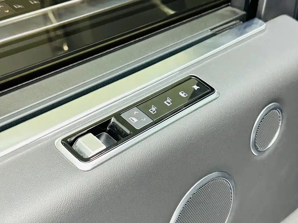 Land Rover Range Rover — миниатюра 16