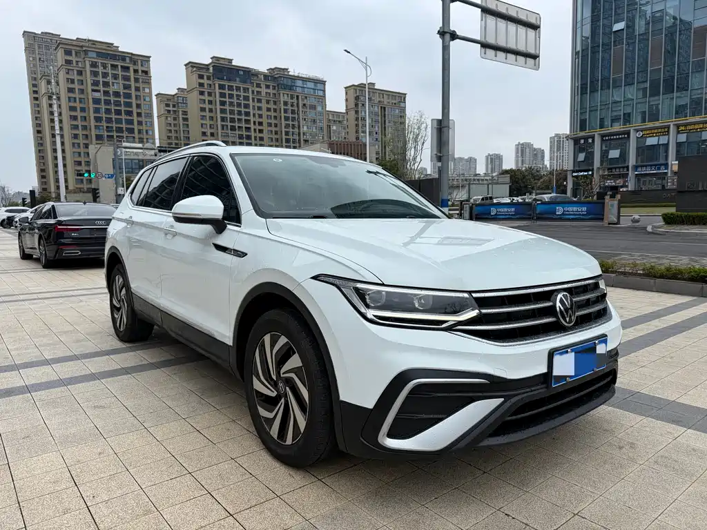 Volkswagen Tiguan L L 2023 300TSI AT Smart