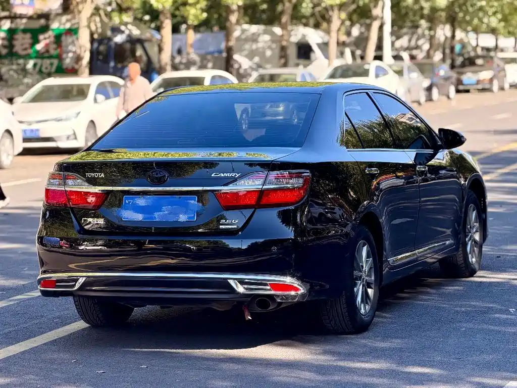 Toyota Camry — миниатюра 12