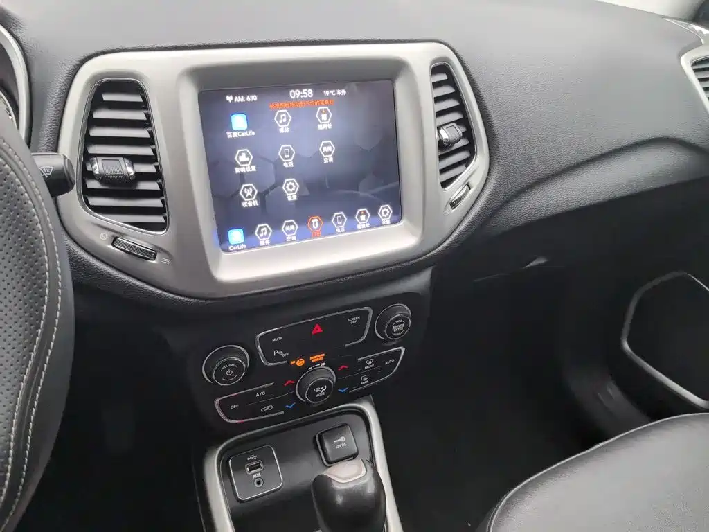 Jeep Compass — миниатюра 12