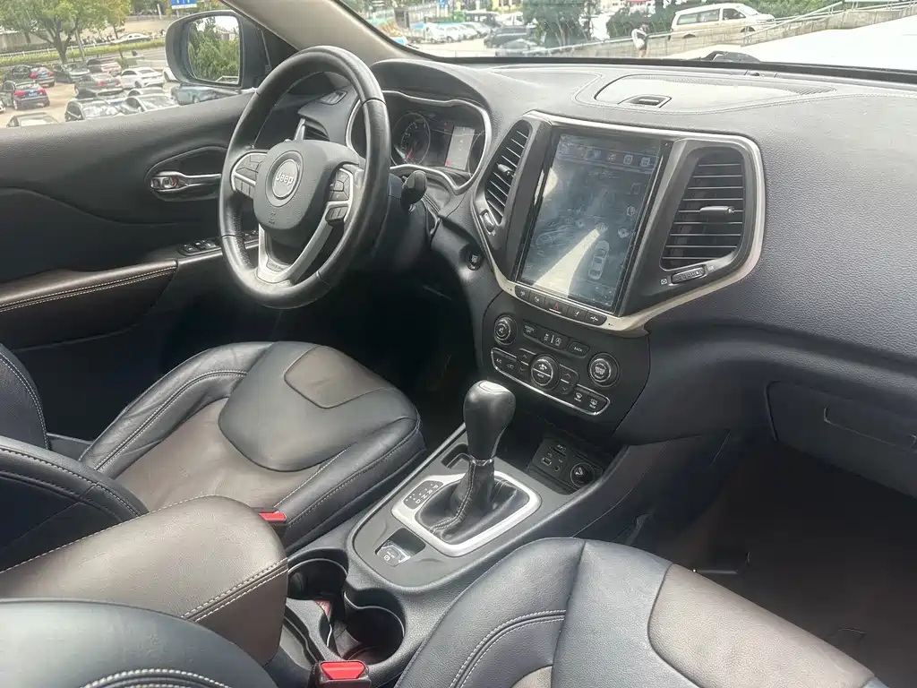 Jeep Cherokee — миниатюра 11