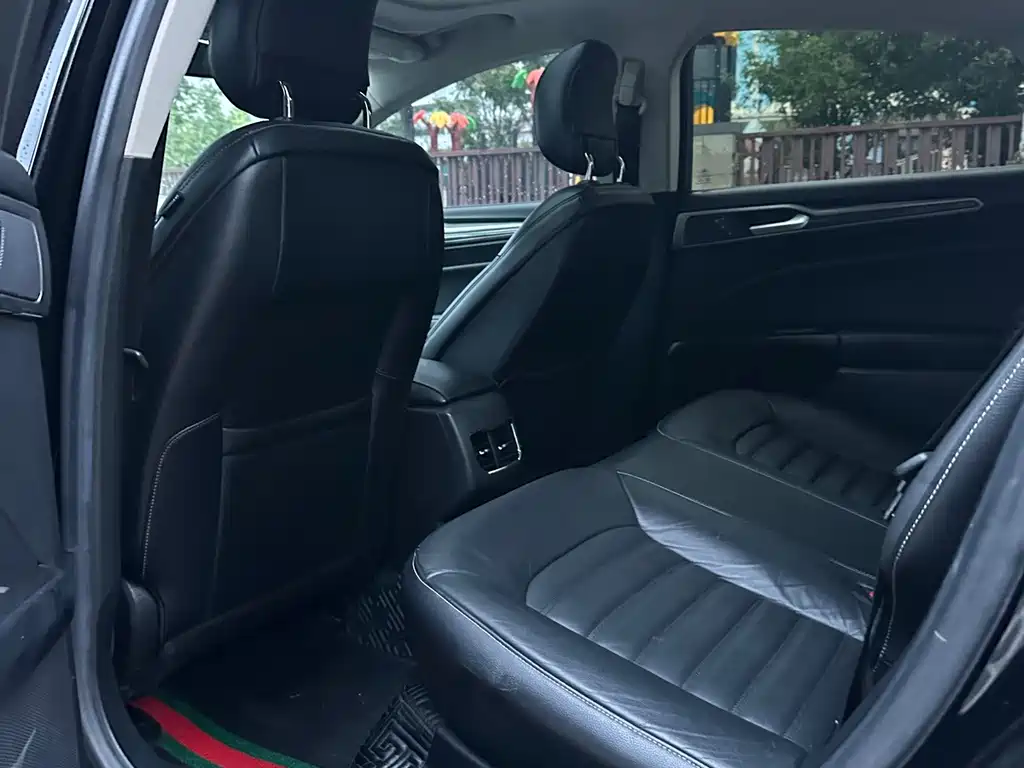 Ford Mondeo — миниатюра 6