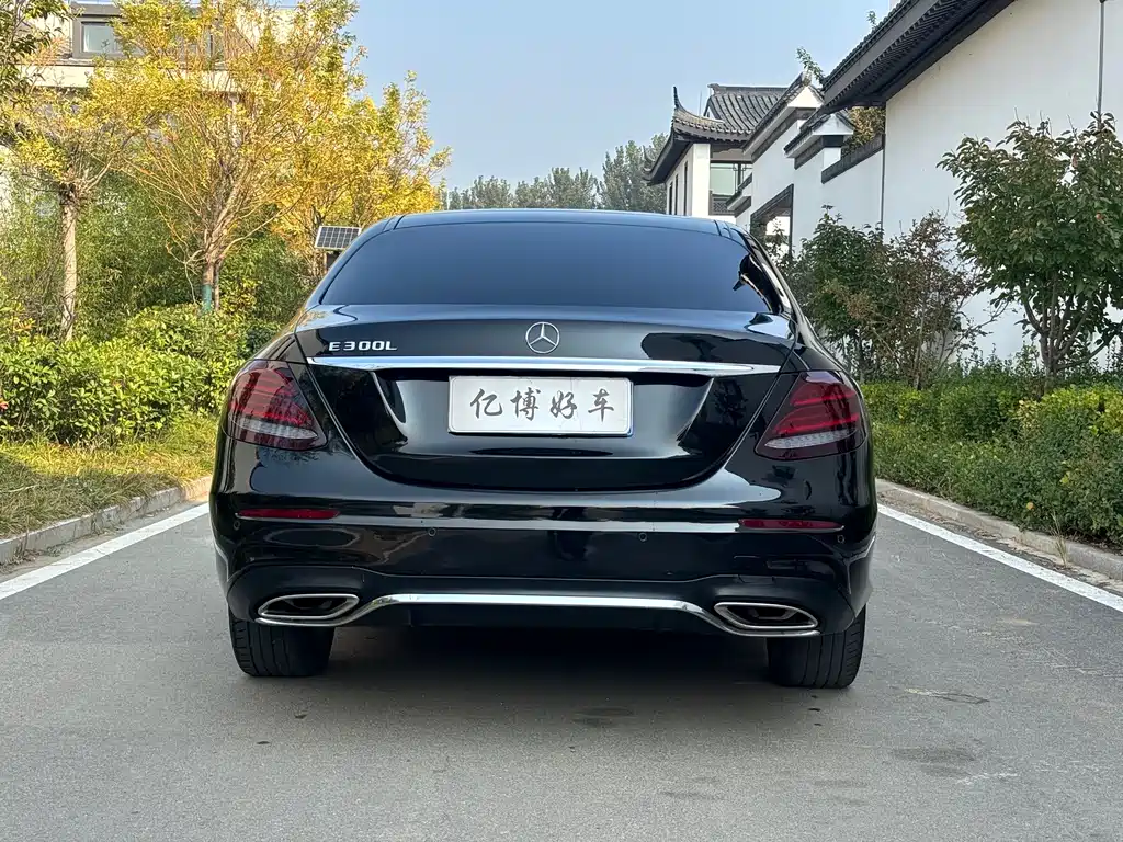 Mercedes-Benz E-Class — миниатюра 10